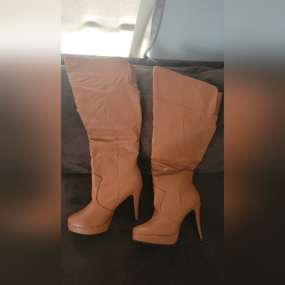 Knee high/over the knee boots